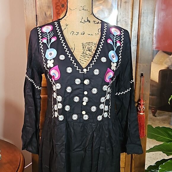 Ananda's Collection Black Embroidered bodice dress size Medium - Picture 3 of 12